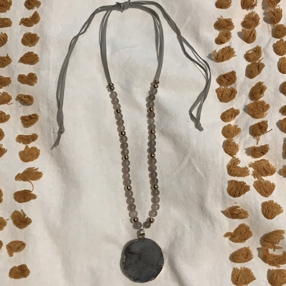 Stone necklace - Picture 1 of 3